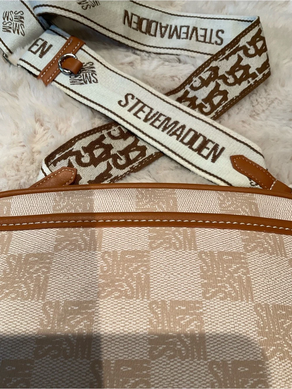 The Viral STEVE MADDEN Brailay Bag ! Vegan Leather Crossbody Bag - Picture 4 of 9